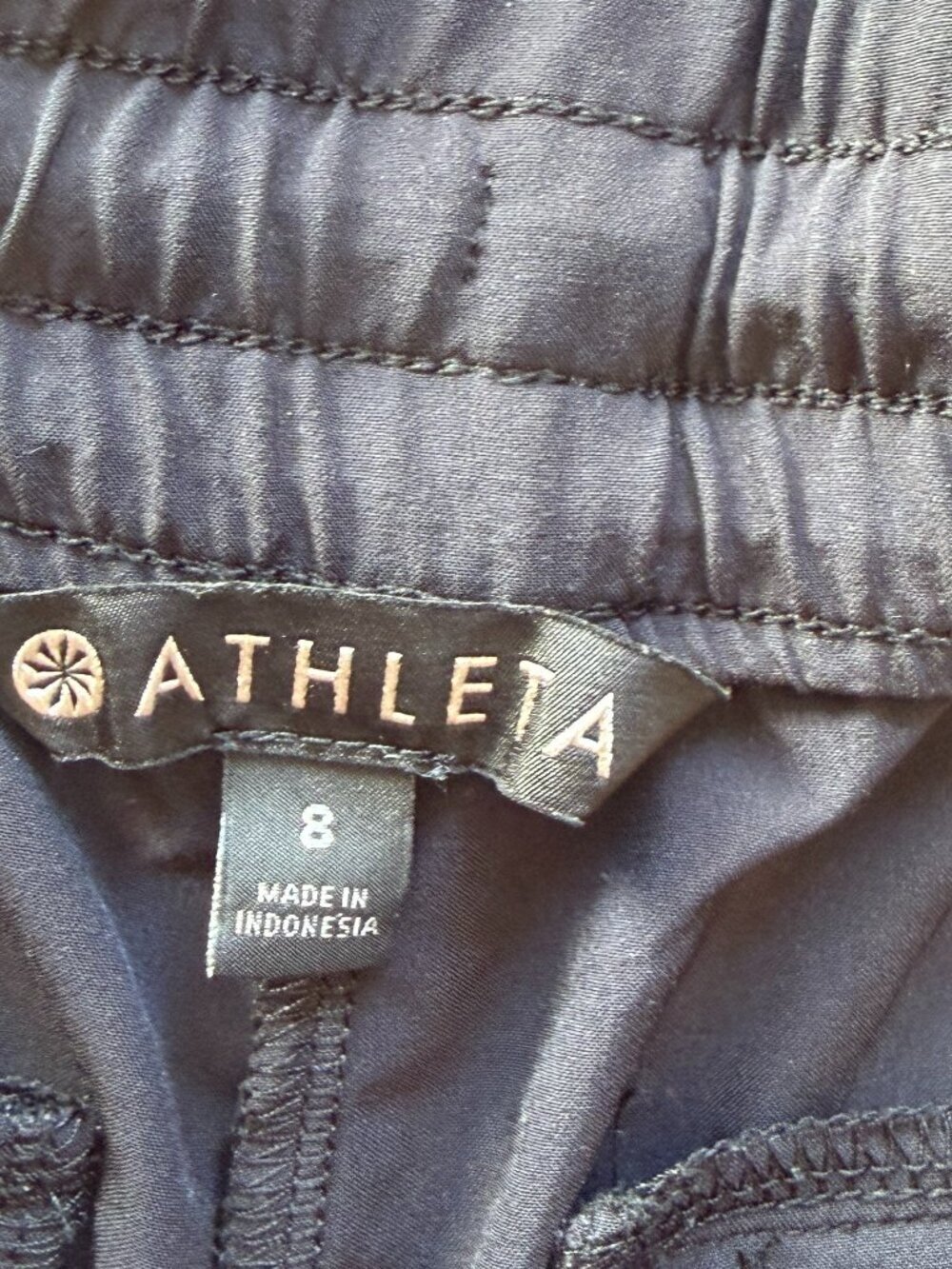 Athleta Baja Perforated Laser Cut Featherweight Stretch Shorts Size 8 Black - Picture 7 of 11